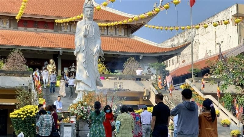 Tổng quan mơ thấy đi chùa